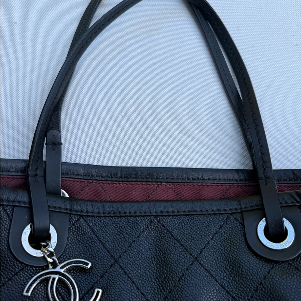 Chanel Black/Burgundy Quilted Shoulder Bag - Picture 4 of 16